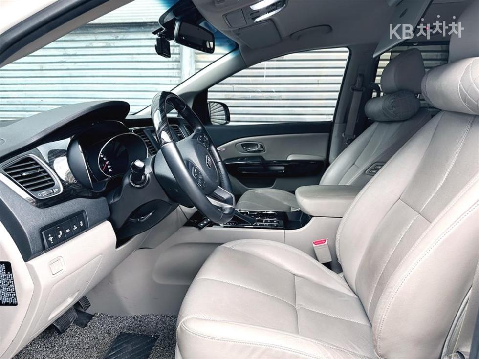 Kia Carnival — miniaturë 11