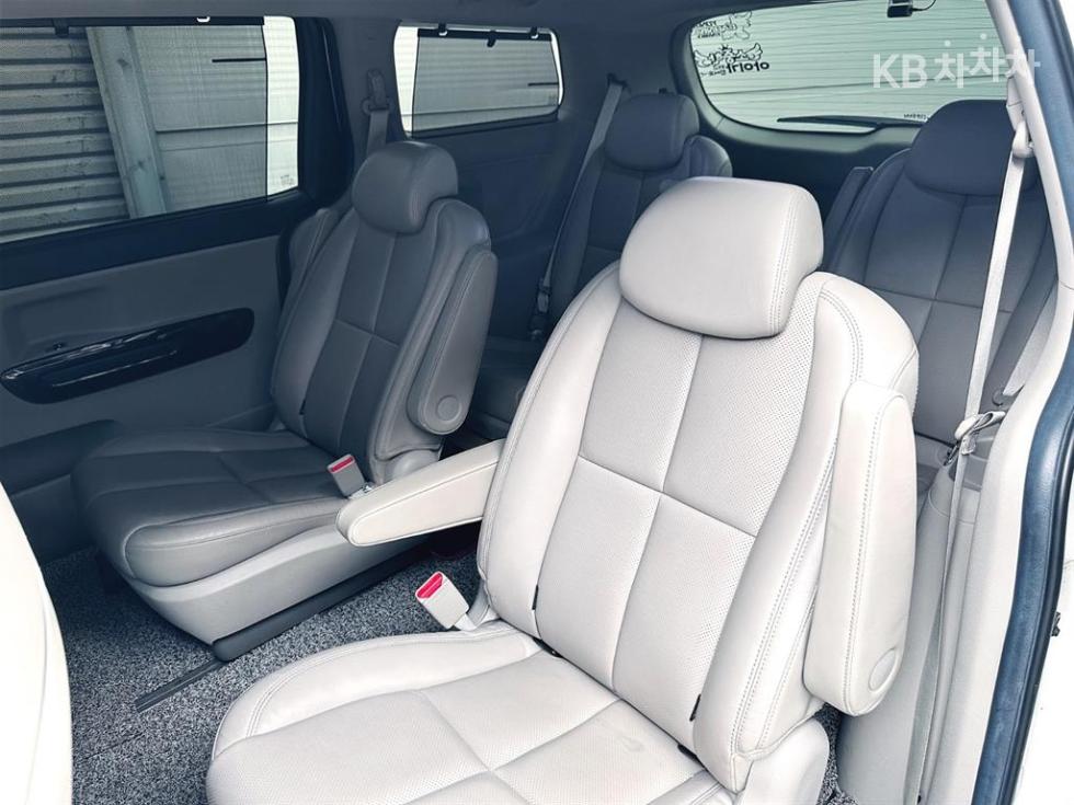 Kia Carnival — miniaturë 12