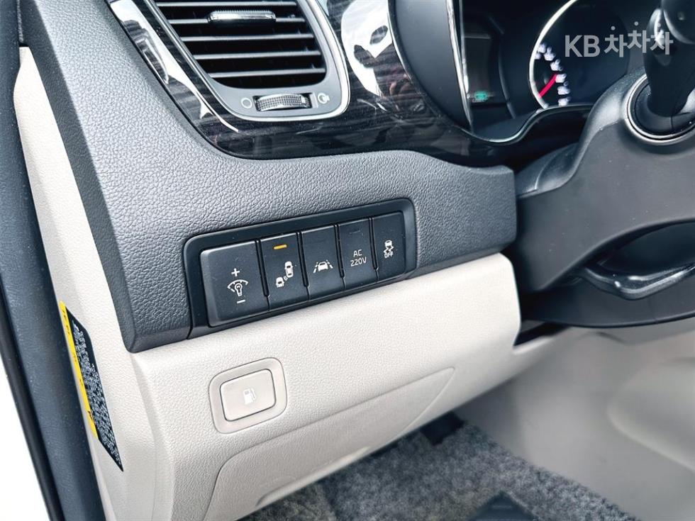Kia Carnival — miniaturë 15
