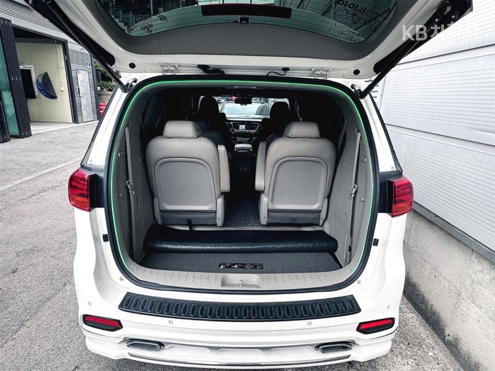 Kia Carnival — miniaturë 16