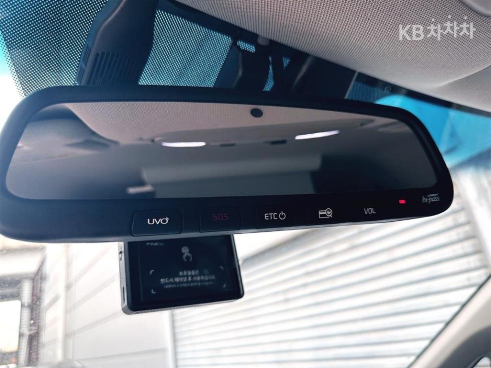 Kia Carnival — miniaturë 17