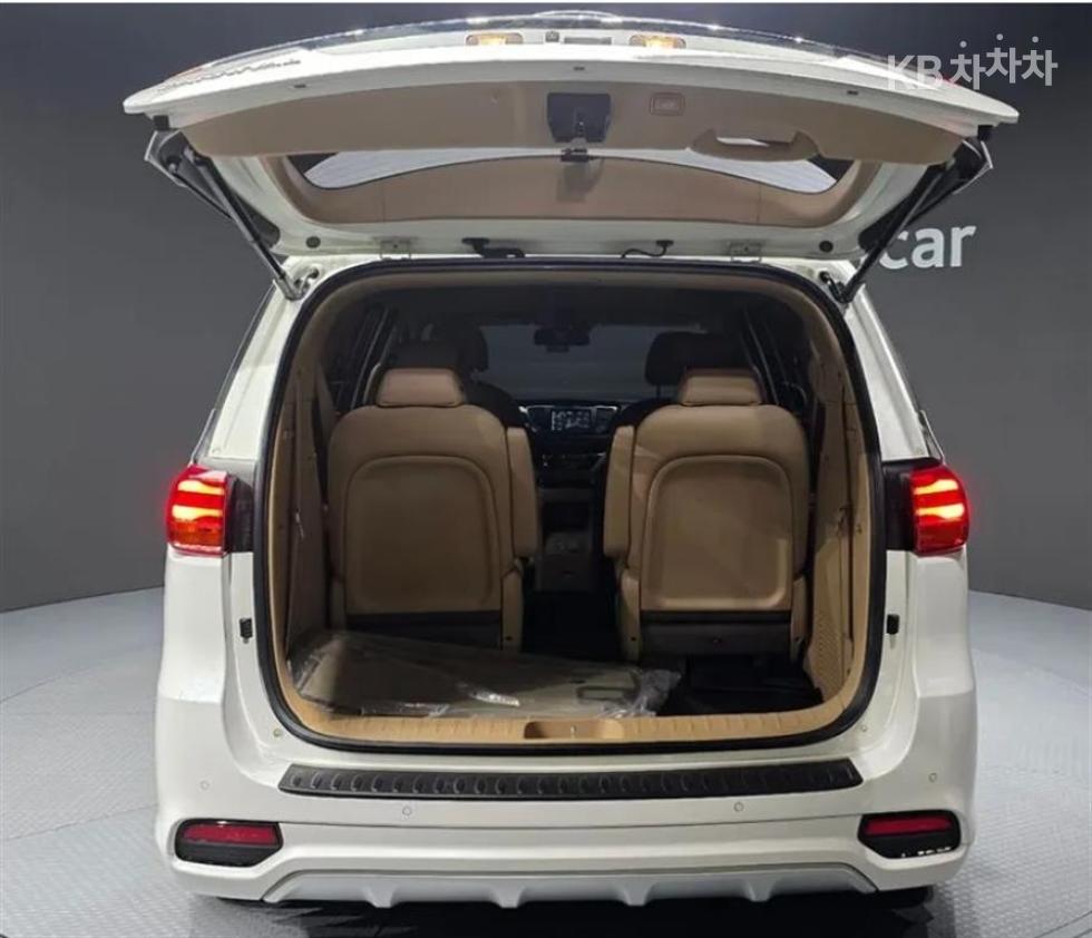 Kia Carnival — miniaturë 4