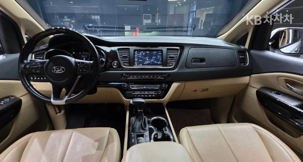 Kia Carnival — miniaturë 5