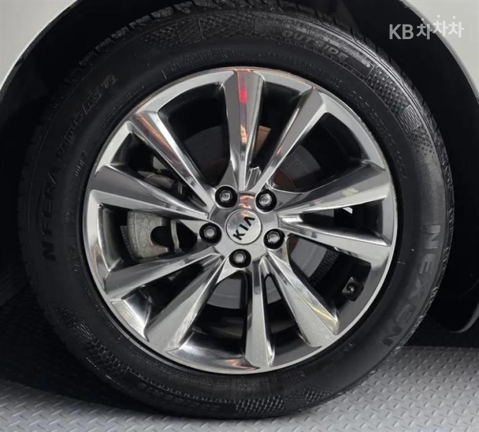 Kia Carnival — miniaturë 6