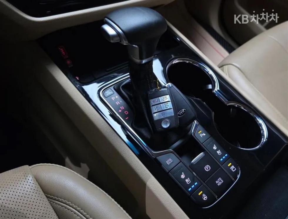Kia Carnival — miniaturë 8
