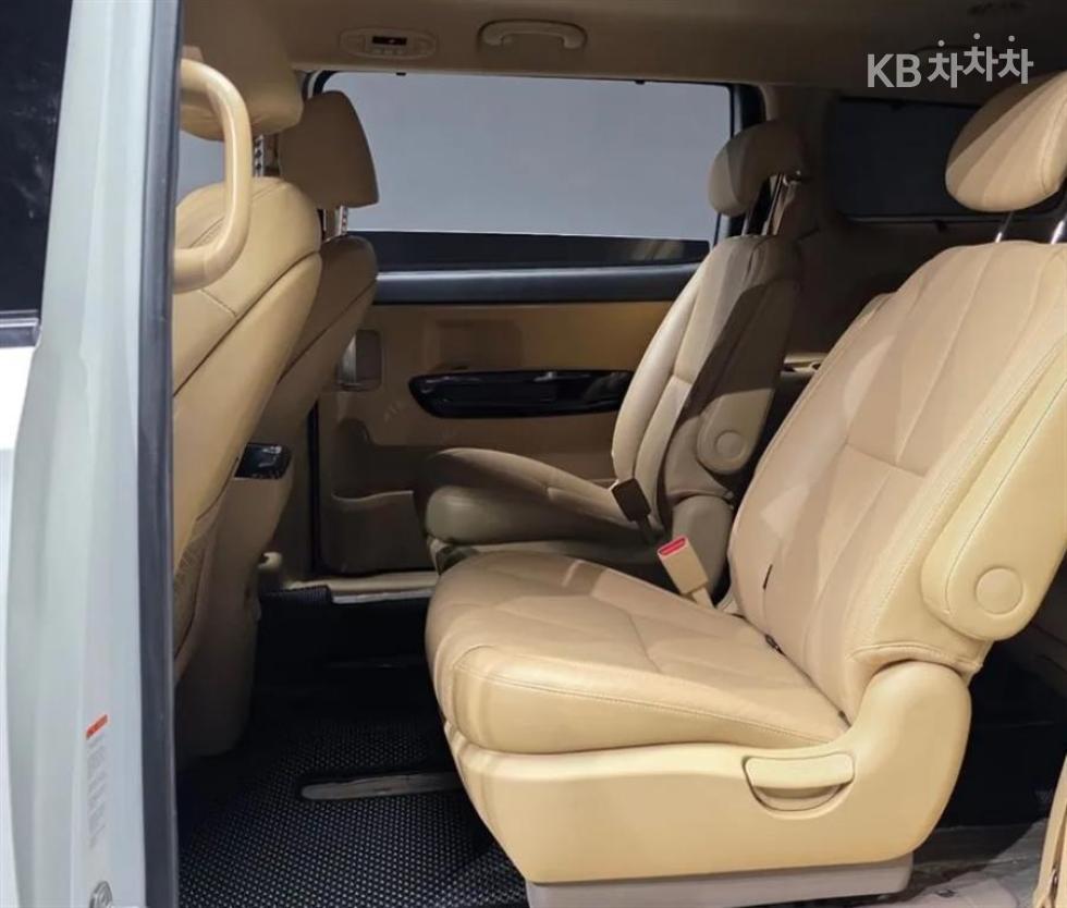 Kia Carnival — miniaturë 10