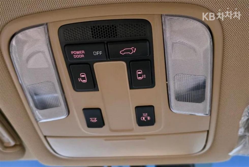 Kia Carnival — miniaturë 18