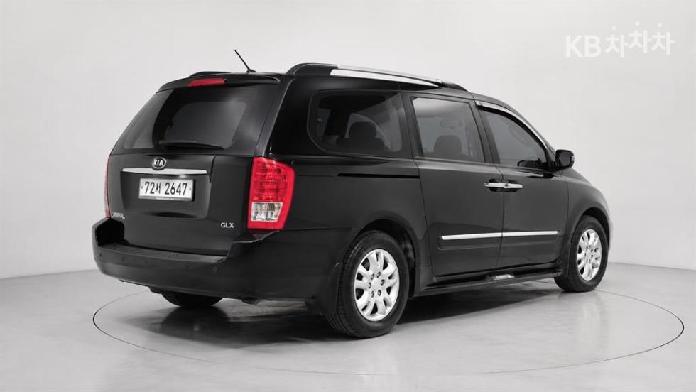Kia Carnival — miniaturë 4