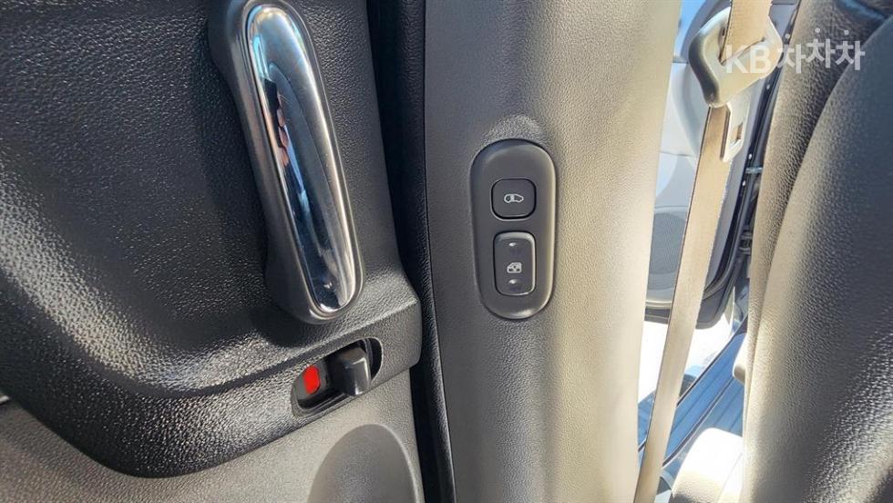 Kia Carnival — miniaturë 13