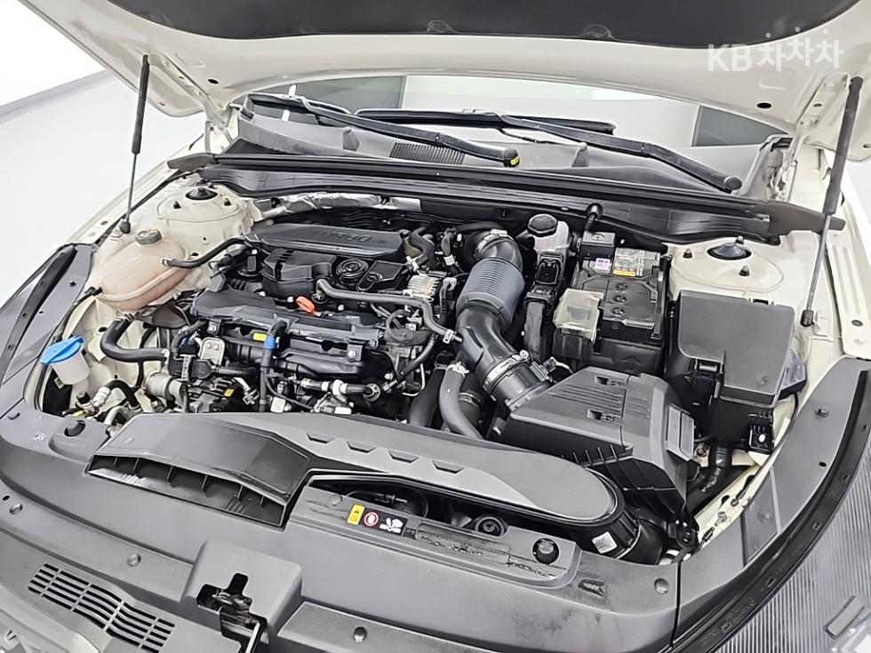 2023 Kia K5 3 photo