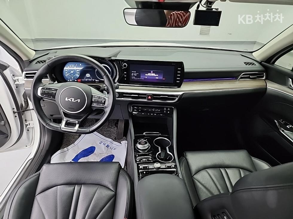 2023 Kia K5 3 photo