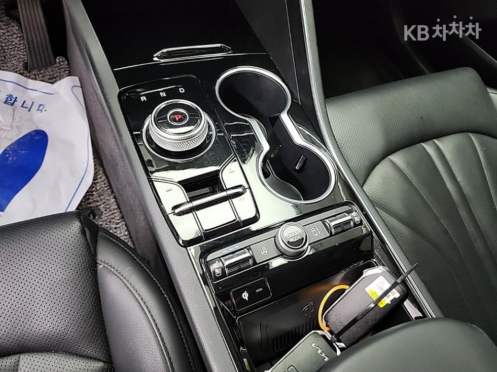 2023 Kia K5 3 photo