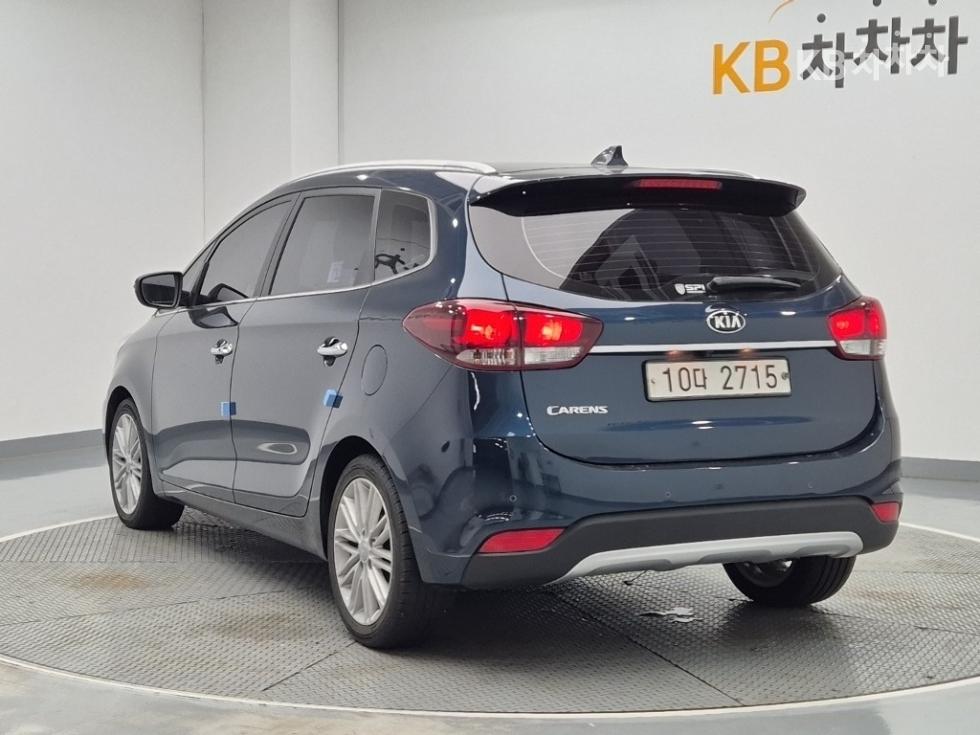 Kia Carens — miniaturë 2