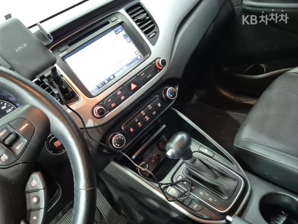 Kia Carens — miniaturë 10