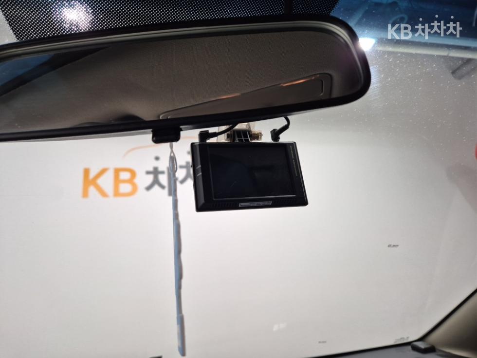 Kia Carens — miniaturë 15