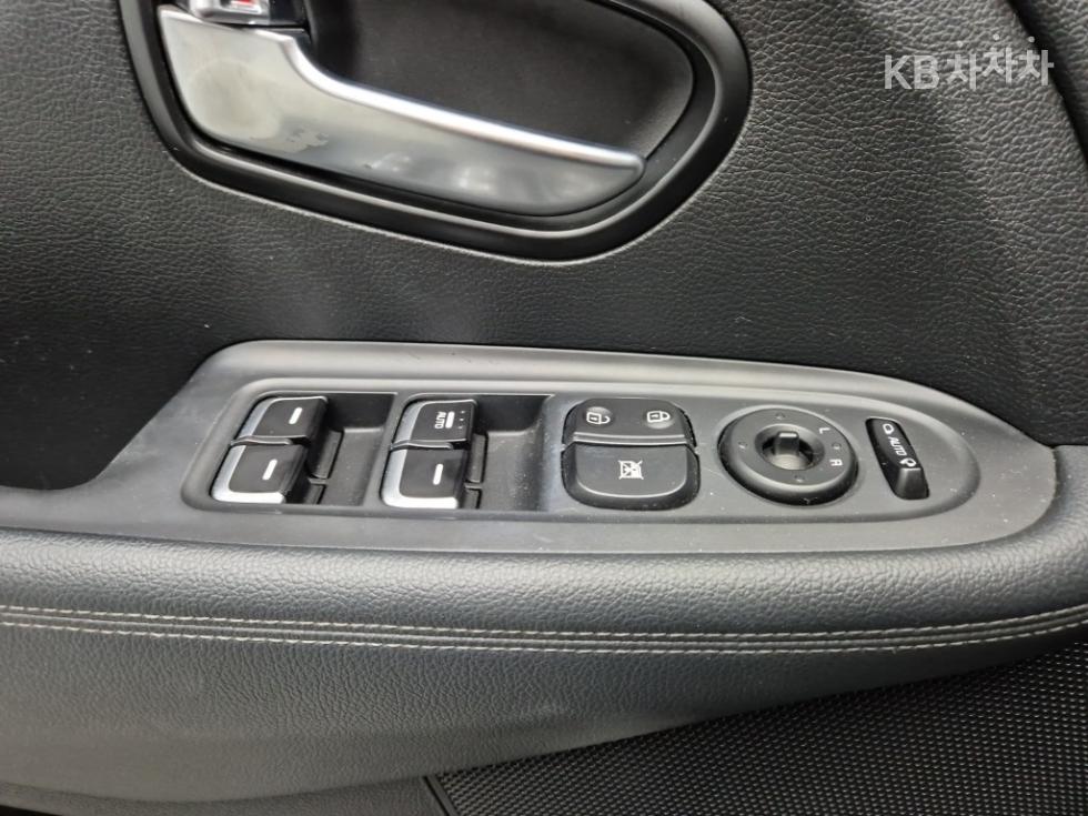 Kia Carens — miniaturë 17