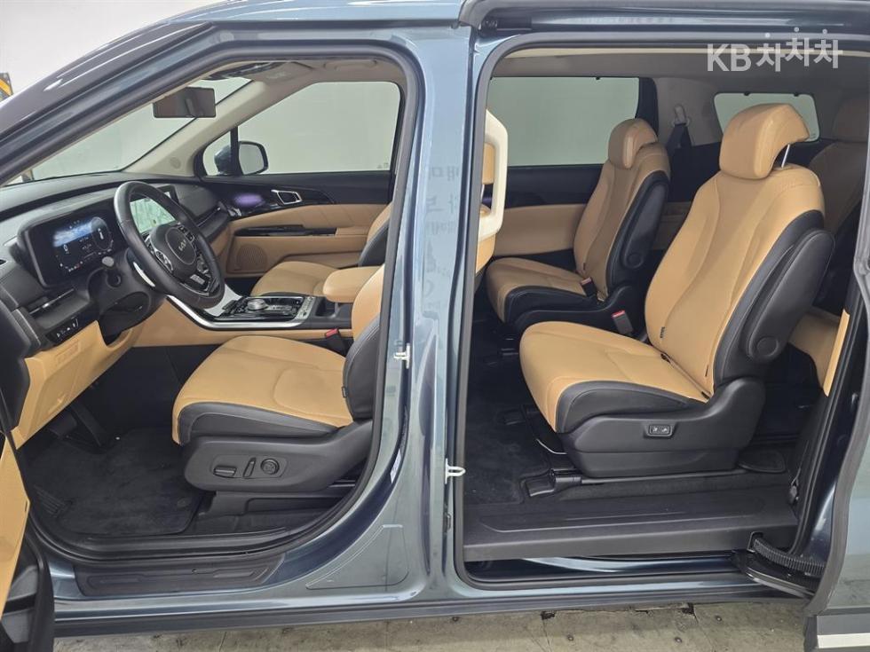 Kia Carnival — miniaturë 8