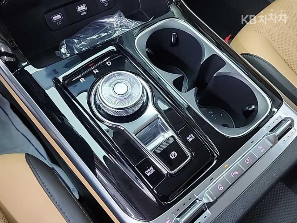 Kia Carnival — miniaturë 8