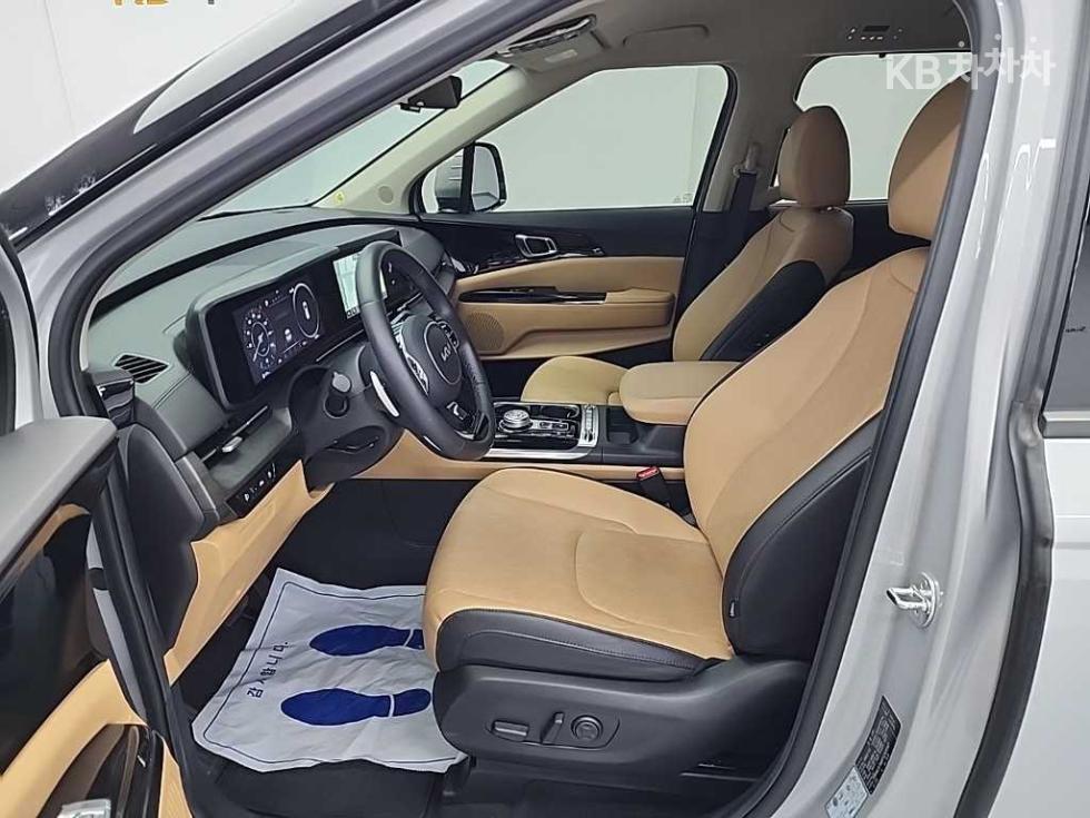 Kia Carnival — miniaturë 11