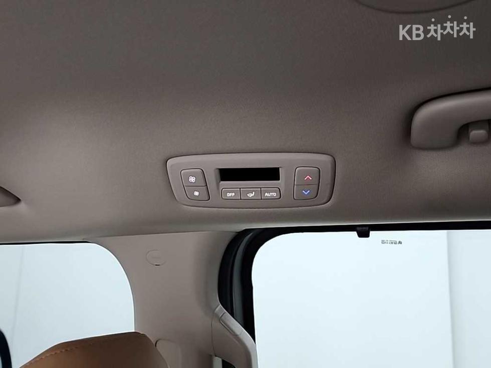 Kia Carnival — miniaturë 13