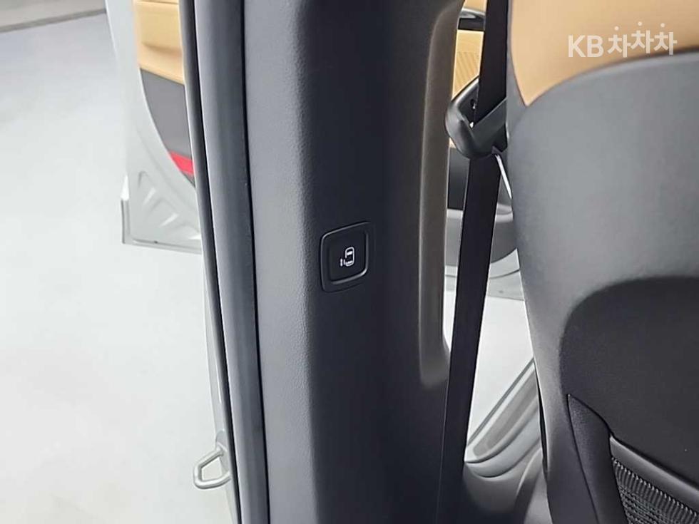 Kia Carnival — miniaturë 15