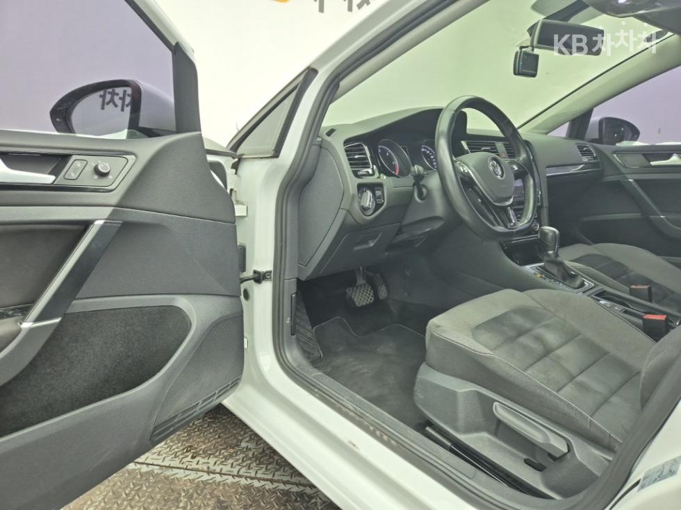 Volkswagen Golf — miniaturë 17