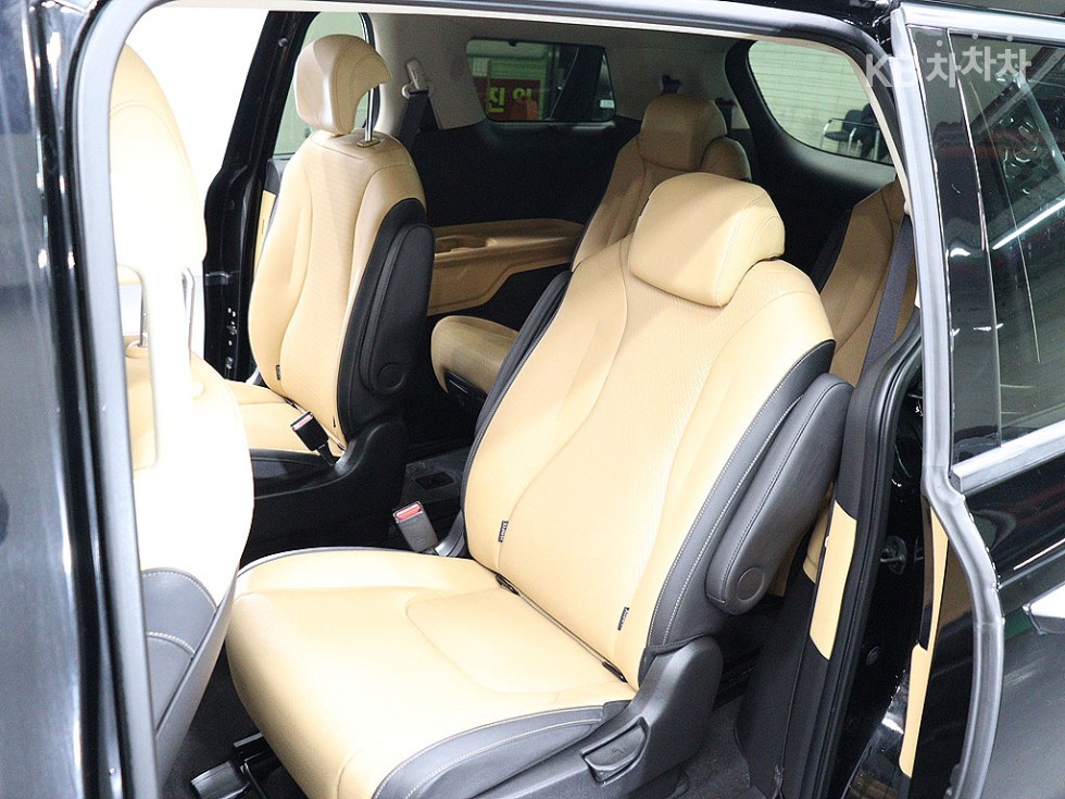 Kia Carnival — miniaturë 16