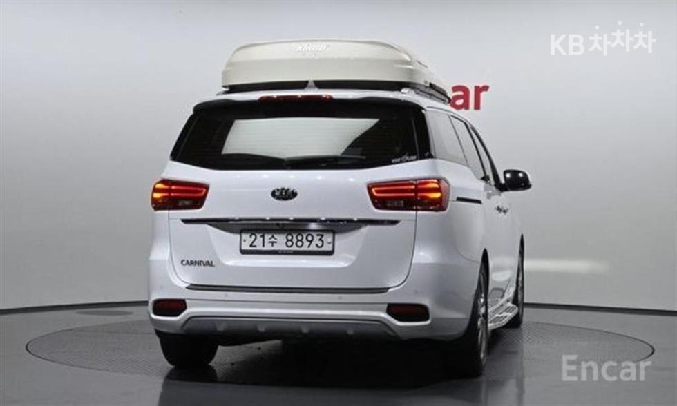 Kia Carnival — miniaturë 4