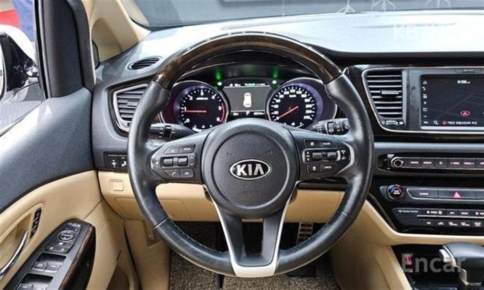 Kia Carnival — miniaturë 5