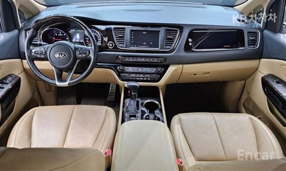 Kia Carnival — miniaturë 8