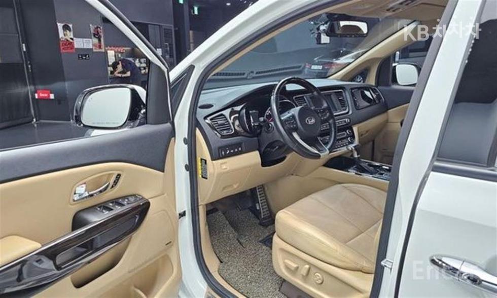 Kia Carnival — miniaturë 10