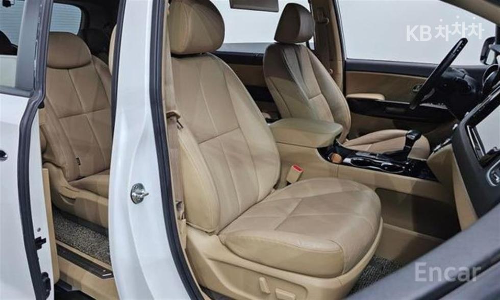Kia Carnival — miniaturë 11