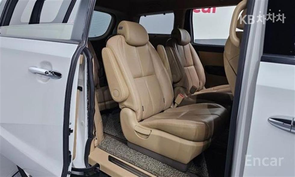 Kia Carnival — miniaturë 12