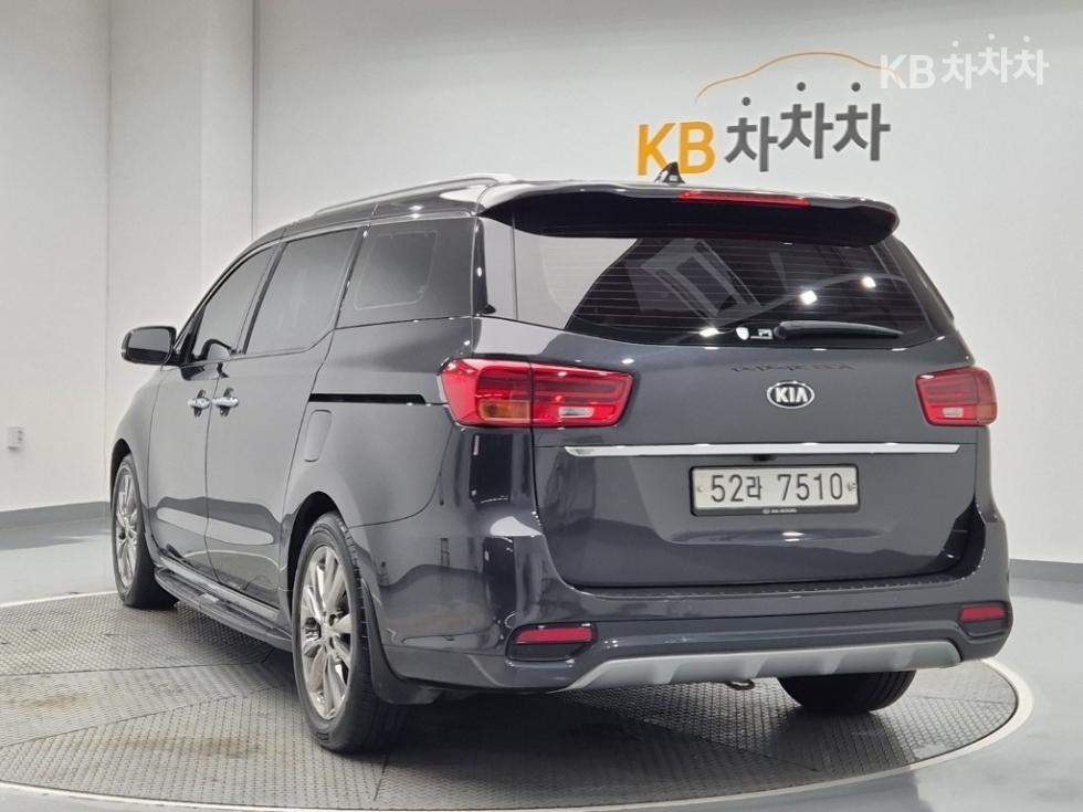 Kia Carnival — miniaturë 2