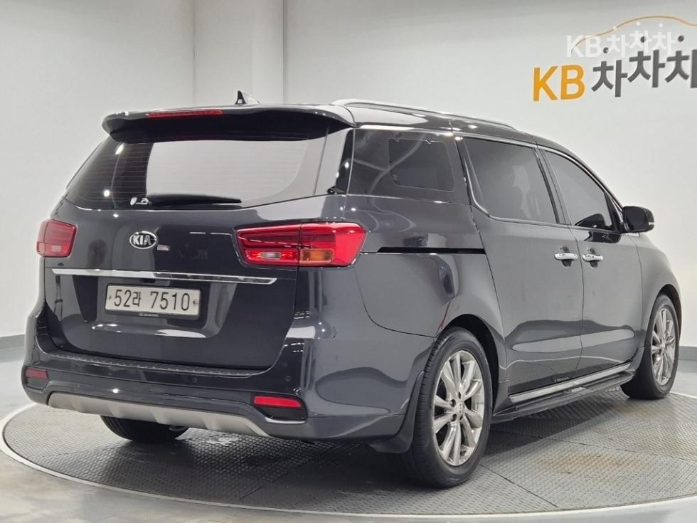 Kia Carnival — miniaturë 3