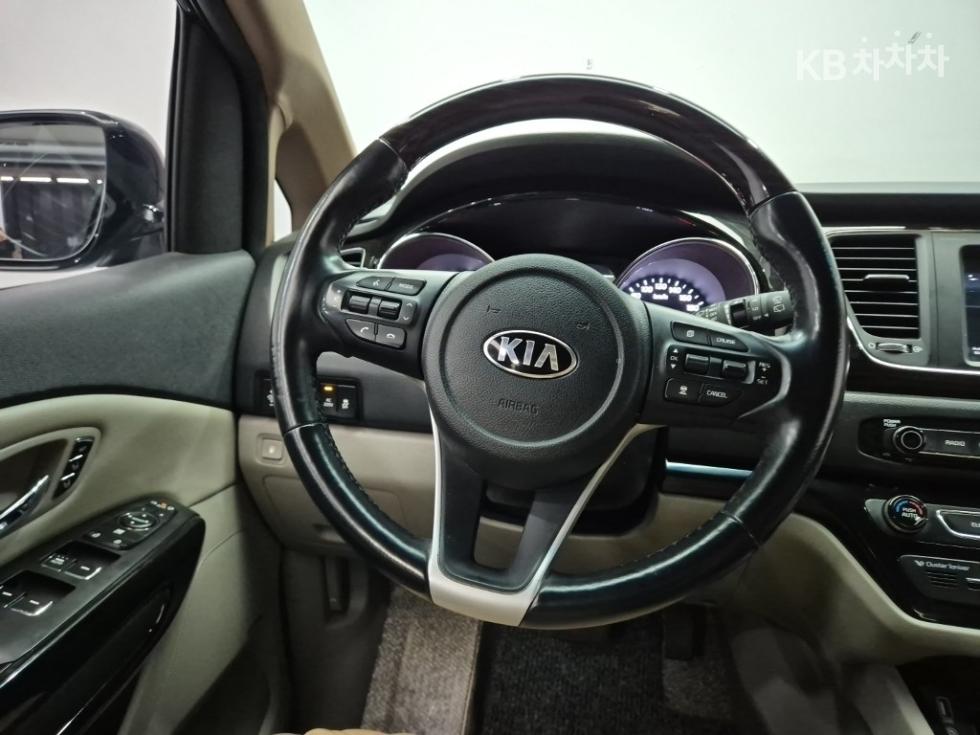 Kia Carnival — miniaturë 9
