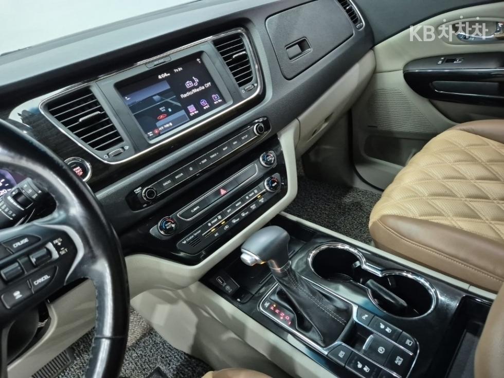 Kia Carnival — miniaturë 10