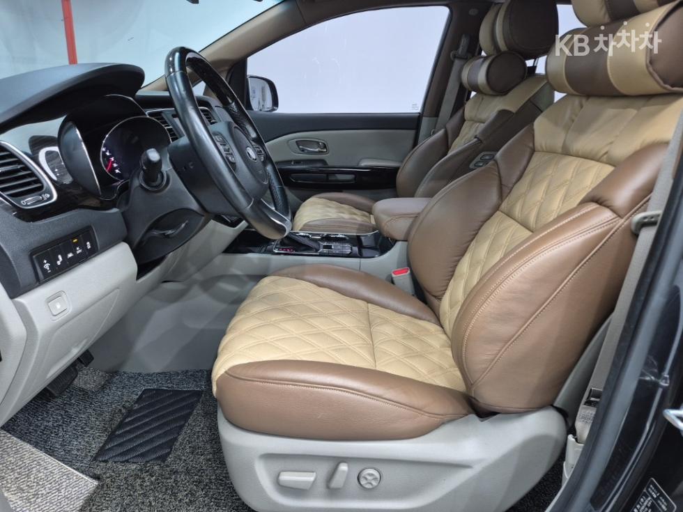Kia Carnival — miniaturë 11