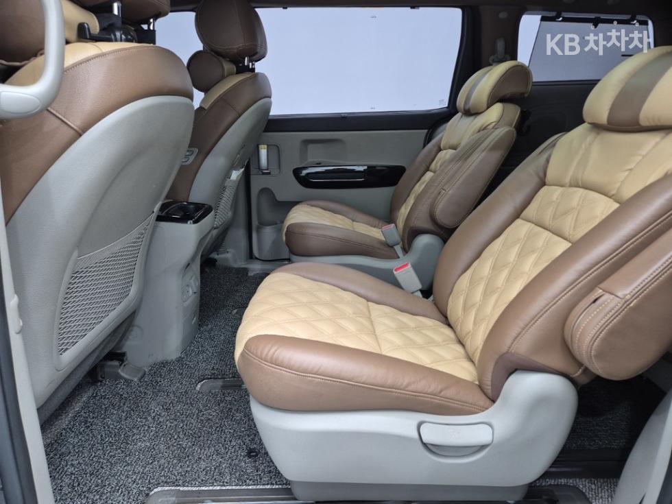 Kia Carnival — miniaturë 12