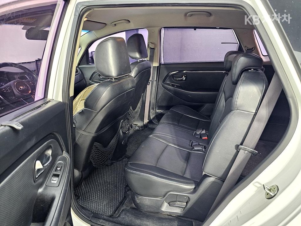 Kia Carens — miniaturë 9