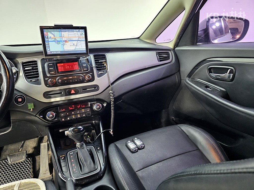 Kia Carens — miniaturë 10