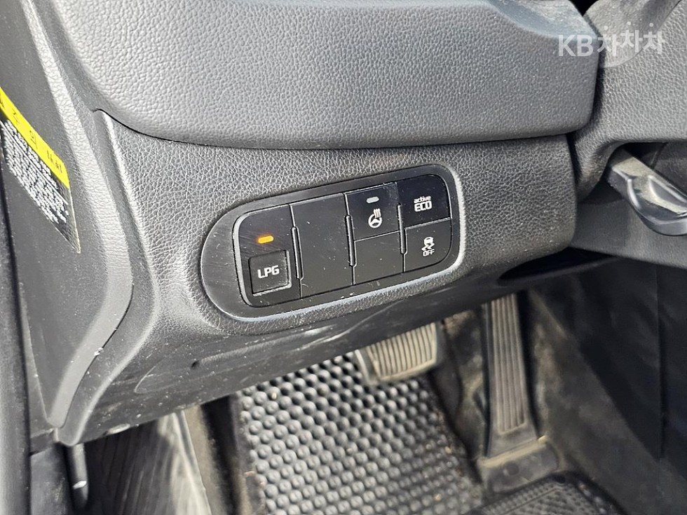 Kia Carens — miniaturë 12