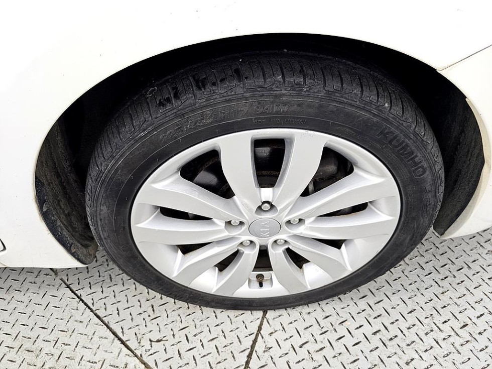 Kia Carens — miniaturë 20