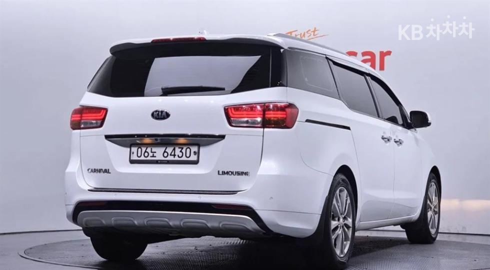 Kia Carnival — miniaturë 2