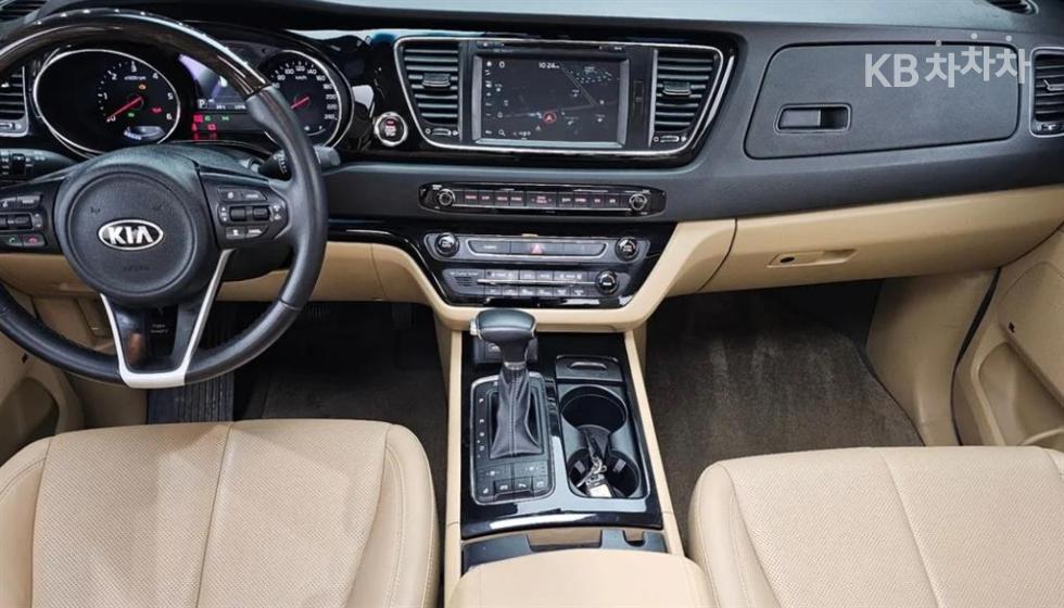 Kia Carnival — miniaturë 5