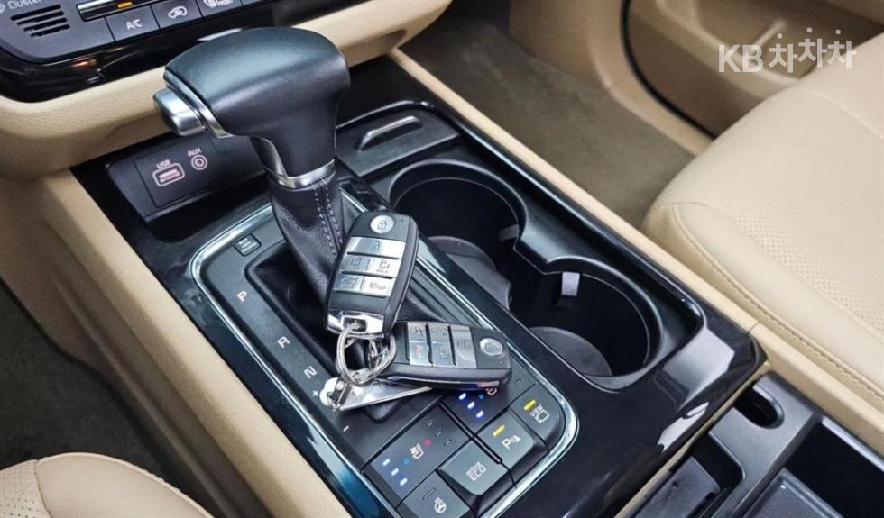 Kia Carnival — miniaturë 7