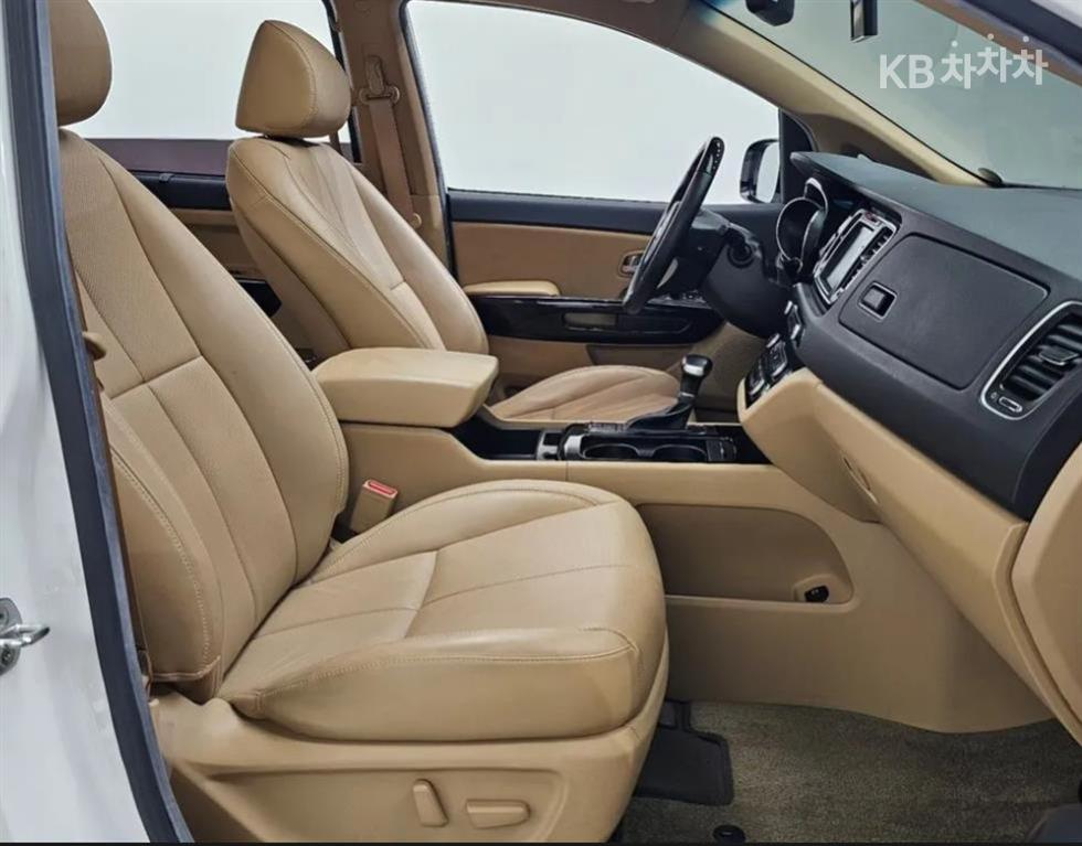 Kia Carnival — miniaturë 9