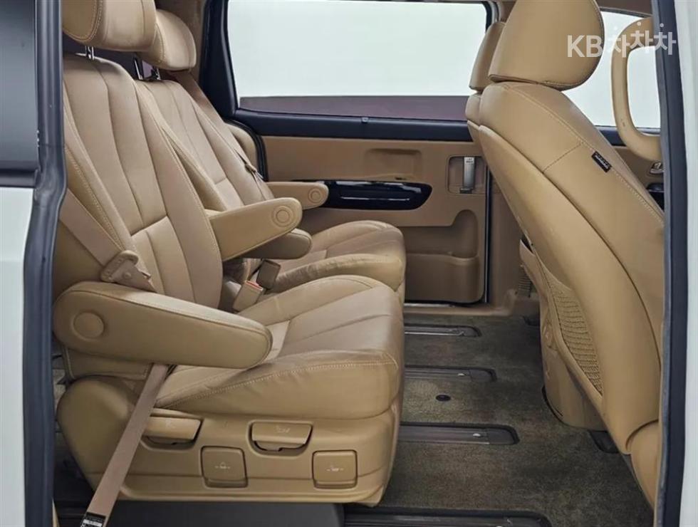 Kia Carnival — miniaturë 10