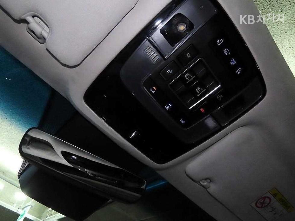 Hyundai Staria — miniaturë 13