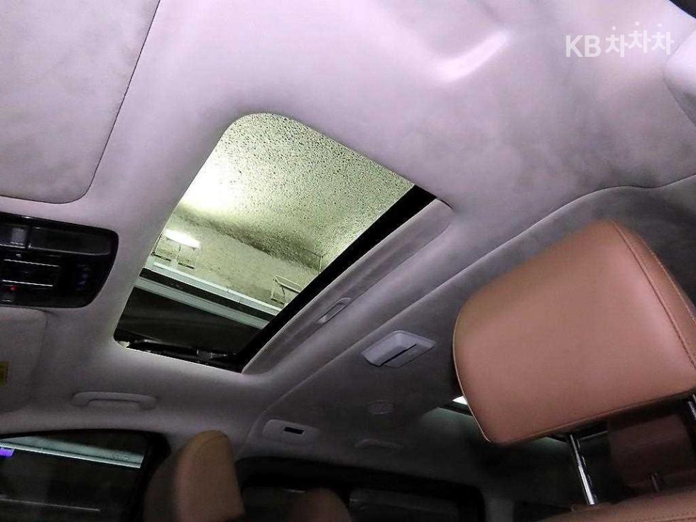 Hyundai Staria — miniaturë 14